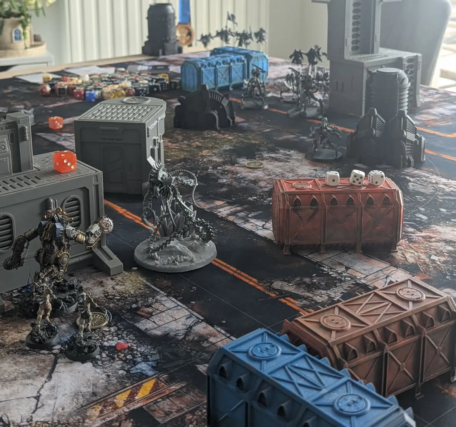The Nekrosor on his way to clean the left flank.